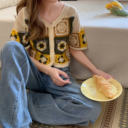 Handmade Crochet Floral Blouse – Retro Aesthetic