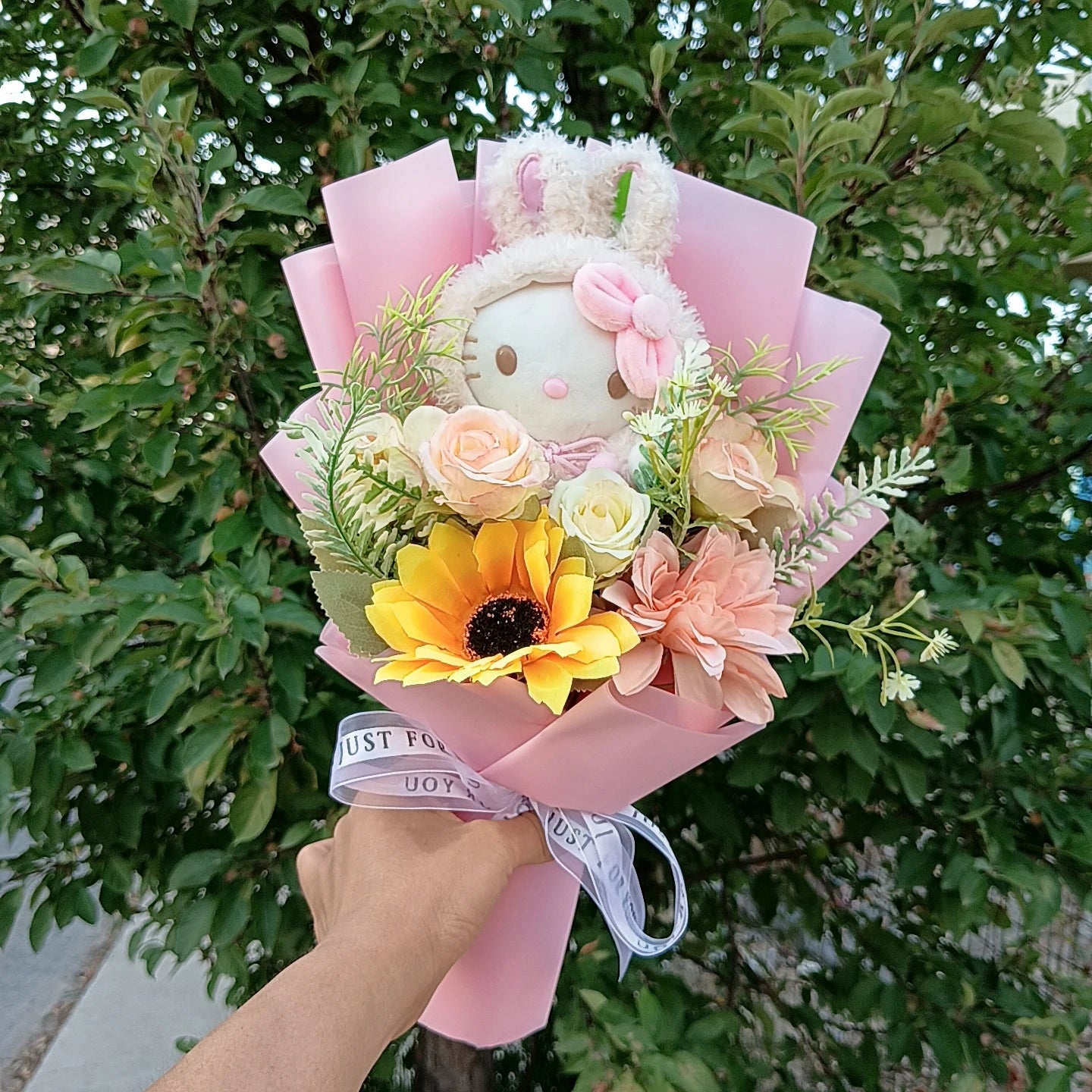 Hello Kitty Crochet Flower Bouquet – Cute Handmade Gift Arrangement